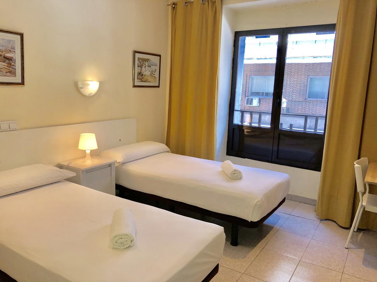 Hostal Arriaza Мадрид Экстерьер фото