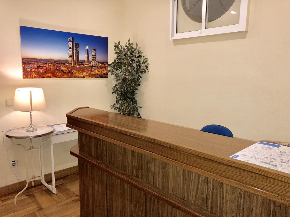 Hostal Arriaza Мадрид Экстерьер фото