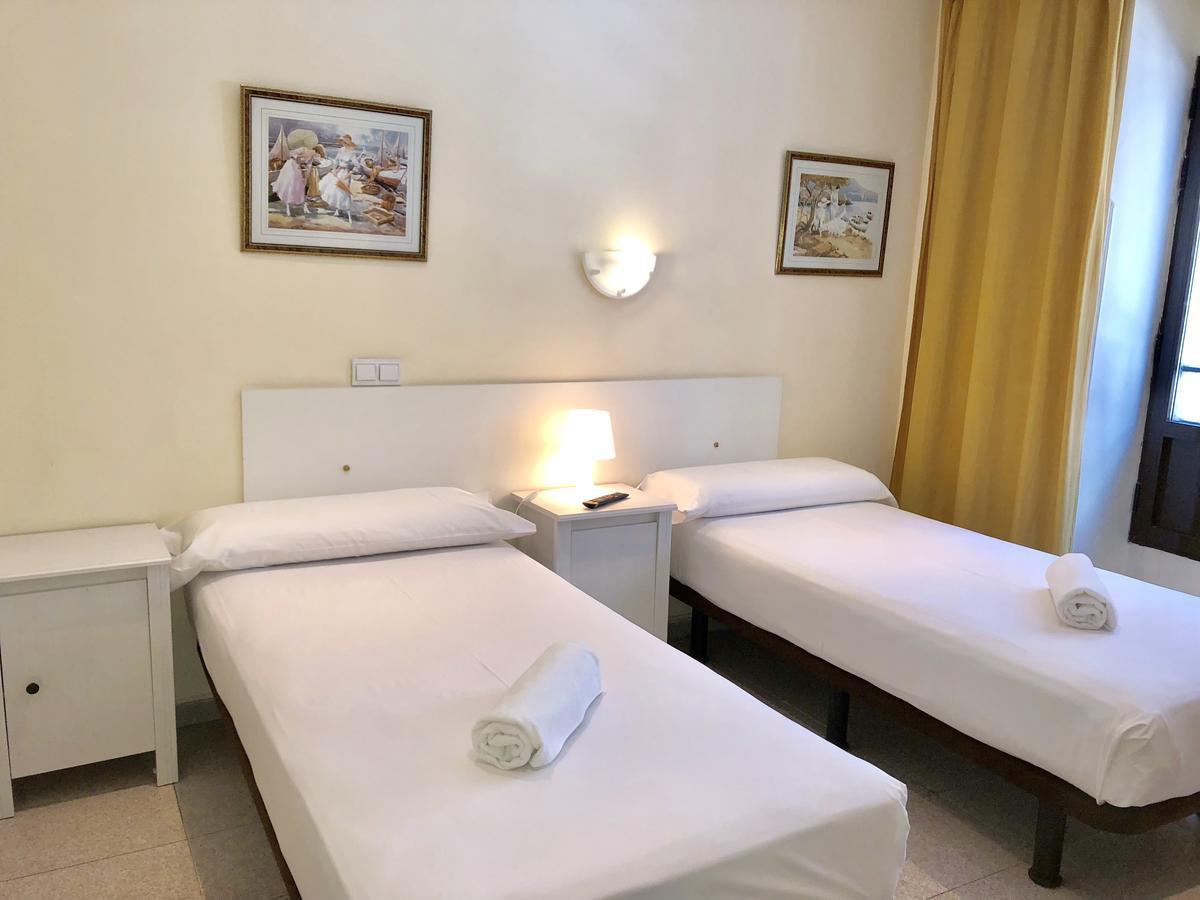 Hostal Arriaza Мадрид Экстерьер фото