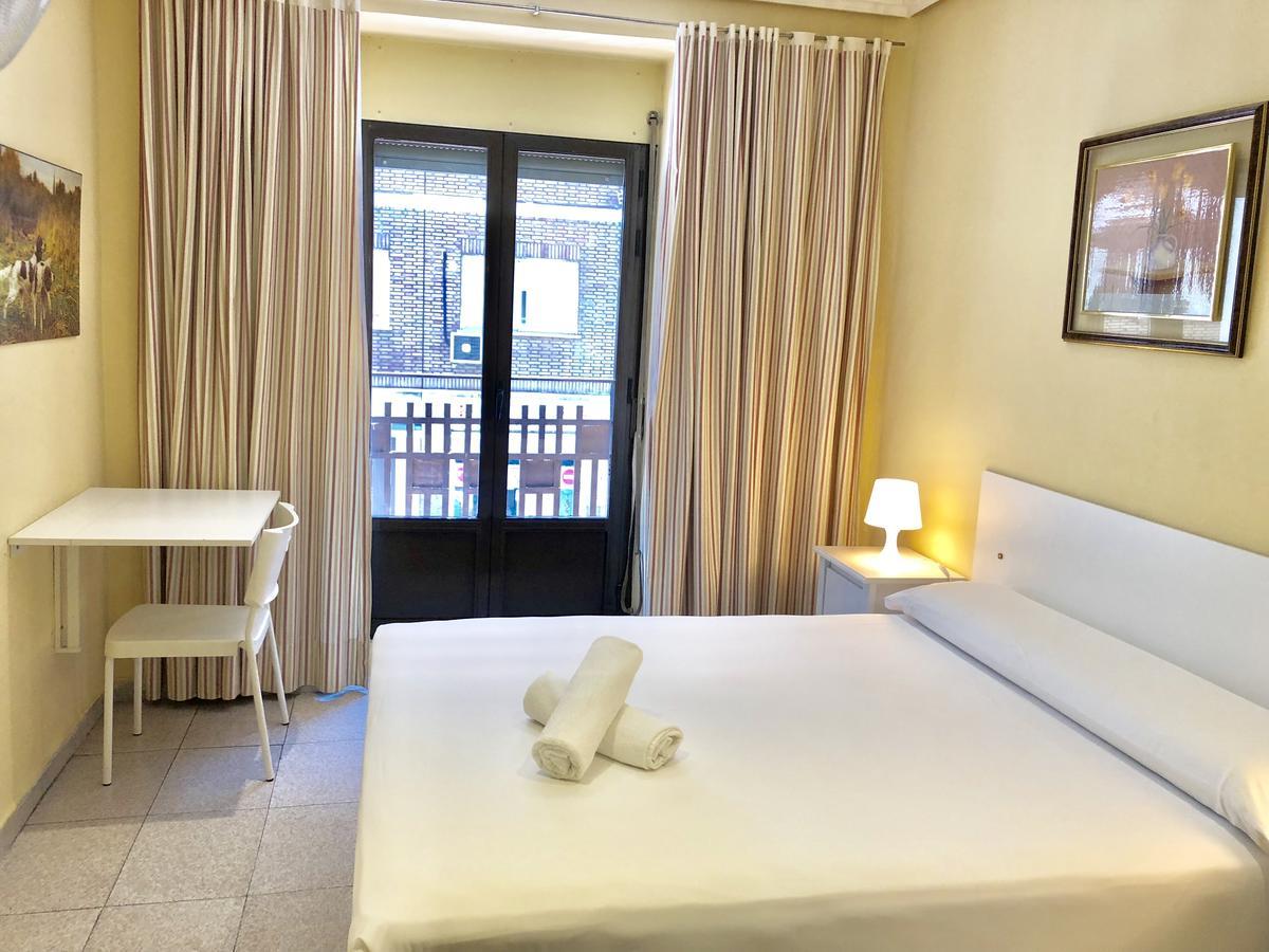 Hostal Arriaza Мадрид Экстерьер фото