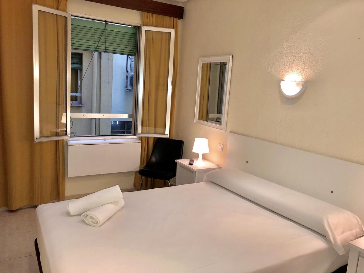 Hostal Arriaza Мадрид Экстерьер фото