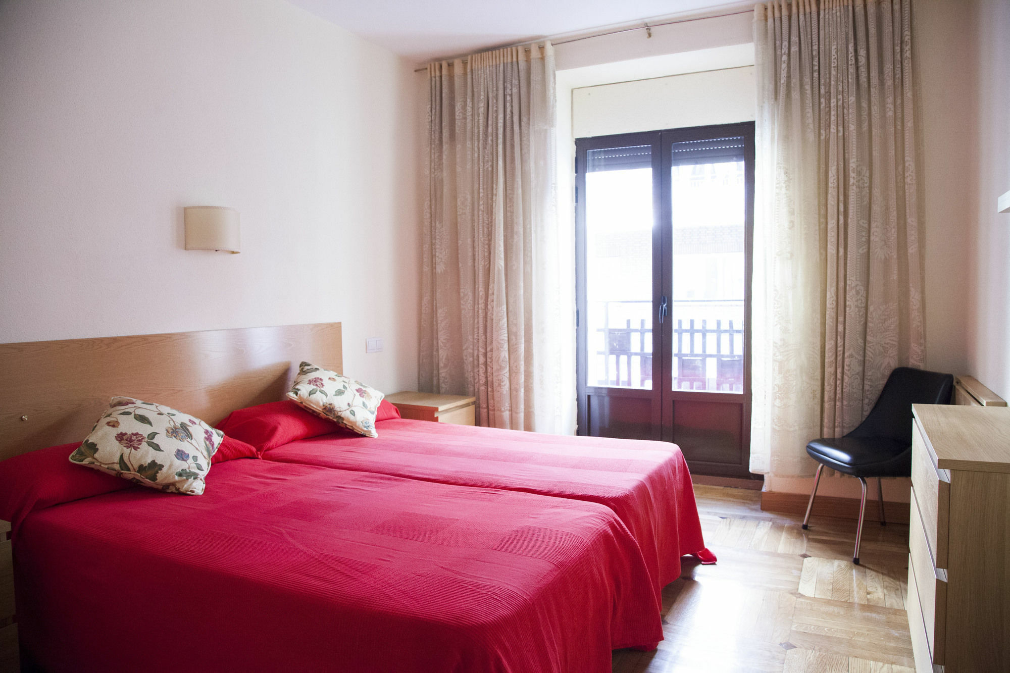 Hostal Arriaza Мадрид Экстерьер фото